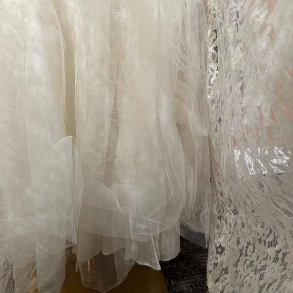 William Cahill BEVERLY HILLS 1950s Lace Wedding Dress - Picture 8 of 13